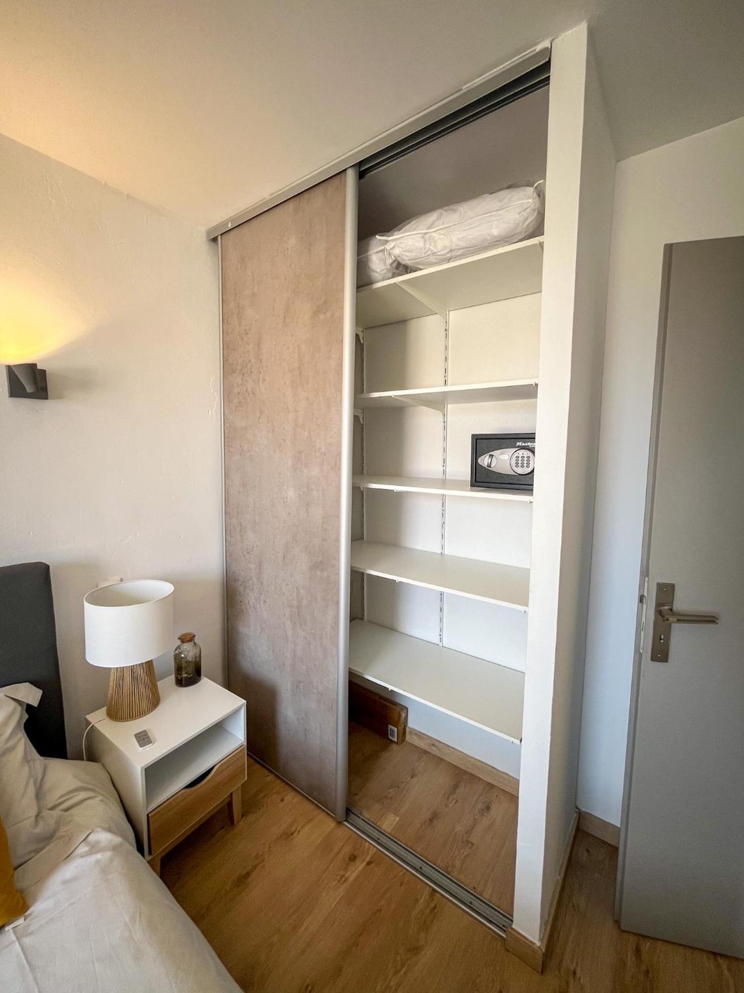 Meuble Classe 3 Etoiles Centre Ville De 세렛 외부 사진