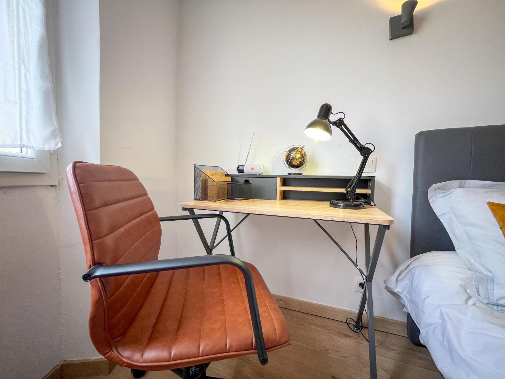 Meuble Classe 3 Etoiles Centre Ville De 세렛 외부 사진