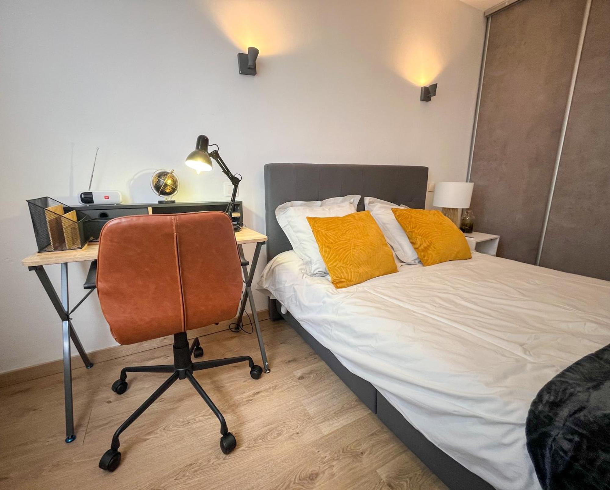 Meuble Classe 3 Etoiles Centre Ville De 세렛 외부 사진